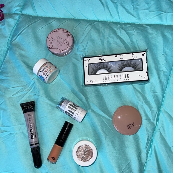 Makeup bundle - Picture 4 of 5